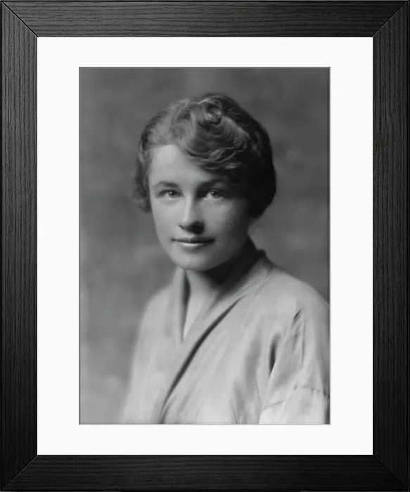 Framed Print : Robinson, Thomas L. Mrs. portrait photograph, 1914 June 22. Creator: Arnold Genthe Framed Print : Robinson, Thomas L. Mrs. portrait photograph, 1914 June 22. Creator: Arnold Genthe