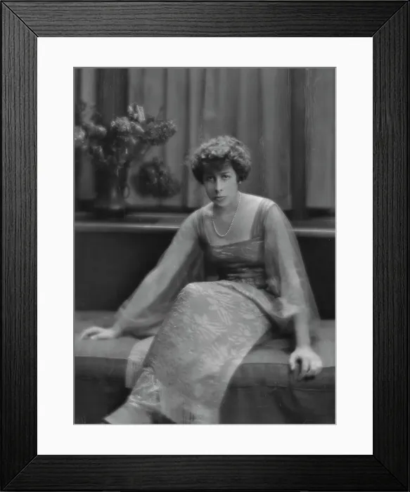 Framed Print : Roe, A.L. Mrs. portrait photograph, 1915. Creator: Arnold Genthe Framed Print : Roe, A.L. Mrs. portrait photograph, 1915. Creator: Arnold Genthe
