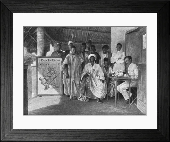 Framed Print : Le Loyalisme Musulman; A bondoukou: Les versements d'or, a Bondoukou, sous la veranda... 1916. Creator: Unknown Framed Print : Le Loyalisme Musulman; A bondoukou: Les versements d'or, a Bondoukou, sous la veranda... 1916. Creator: Unknown