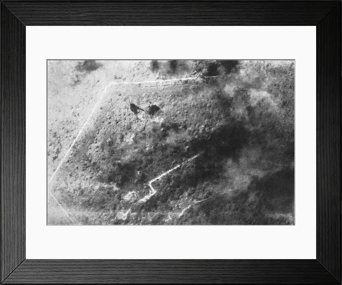 Framed Print : Le Fort de Douaumont. La preparation d'artillerie; le 22 mai, a 10heures. -- deux heures... 1916. Creator: Unknown Framed Print : Le Fort de Douaumont. La preparation d'artillerie; le 22 mai, a 10heures. -- deux heures... 1916. Creator: Unknown