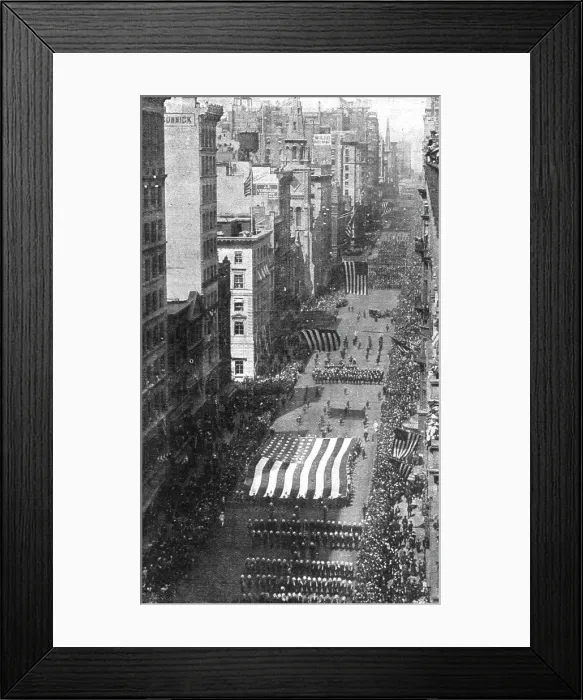 Framed Print : La Preparation Militaire; Dans la 5e avenue de New-York: le drapeau monstre du Carpet Club, 1916 Creator: Unknown. La Preparation Militaire; Dans la 5e avenue de New-York: le drapeau monstre du Carpet Club, 1916 Creator: Unknown Framed Print : La Preparation Militaire; Dans la 5e avenue de New-York: le drapeau monstre du Carpet Club, 1916 Creator: Unknown. La Preparation Militaire; Dans la 5e avenue de New-York: le drapeau monstre du Carpet Club, 1916 Creator: Unknown