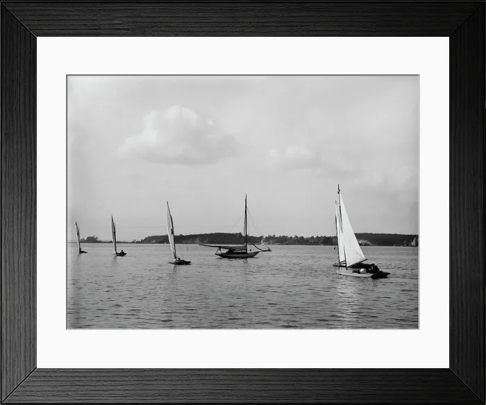 Framed Print : A start, 1899 Sept 9. Creator: Johns Johnston Framed Print : A start, 1899 Sept 9. Creator: Johns Johnston