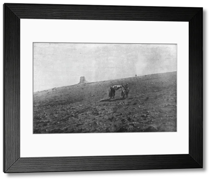 Framed Print : Sur les champs de bataille Macedoniens de Gornitchevo et du Kaimaktchalan; La releve... 1916. Creator: Unknown Framed Print : Sur les champs de bataille Macedoniens de Gornitchevo et du Kaimaktchalan; La releve... 1916. Creator: Unknown