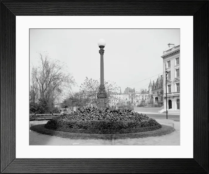 Framed Print : Hudson memorial monument, Riverside Drive, New York, between 1910 and 1920. Creator: Unknown Framed Print : Hudson memorial monument, Riverside Drive, New York, between 1910 and 1920. Creator: Unknown