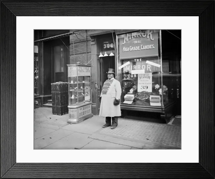 Framed Print : A Living sign on Fifth Avenue, New York City, between 1900 and 1910. Creator: Unknown Framed Print : A Living sign on Fifth Avenue, New York City, between 1900 and 1910. Creator: Unknown