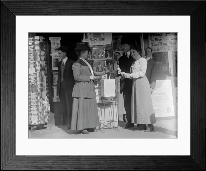 Framed Print : Woman Suffrage - Metting Pat, 1914. Creator: Harris & Ewing. Woman Suffrage - Metting Pat, 1914. Creator: Harris & Ewing Framed Print : Woman Suffrage - Metting Pat, 1914. Creator: Harris & Ewing. Woman Suffrage - Metting Pat, 1914. Creator: Harris & Ewing