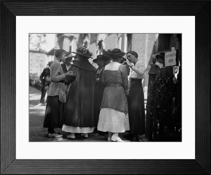 Framed Print : Woman Suffrage Arrests, 1917. Creator: Harris & Ewing. Woman Suffrage Arrests, 1917. Creator: Harris & Ewing Framed Print : Woman Suffrage Arrests, 1917. Creator: Harris & Ewing. Woman Suffrage Arrests, 1917. Creator: Harris & Ewing