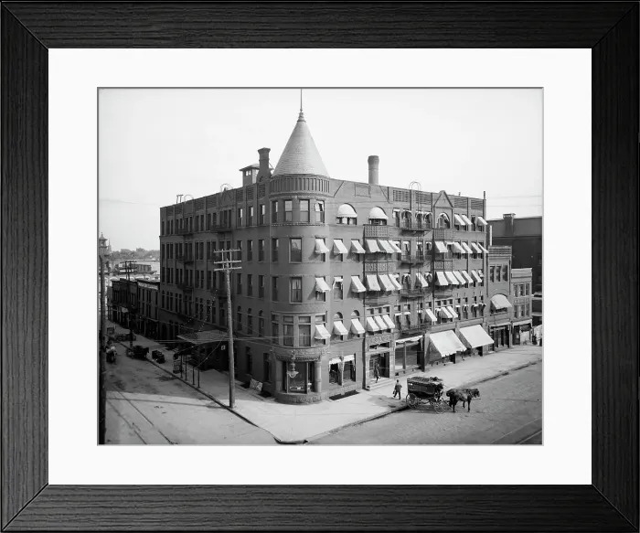 Framed Print : Hotel Vincent, Saginaw, Mich. between 1900 and 1910. Creator: Unknown Framed Print : Hotel Vincent, Saginaw, Mich. between 1900 and 1910. Creator: Unknown