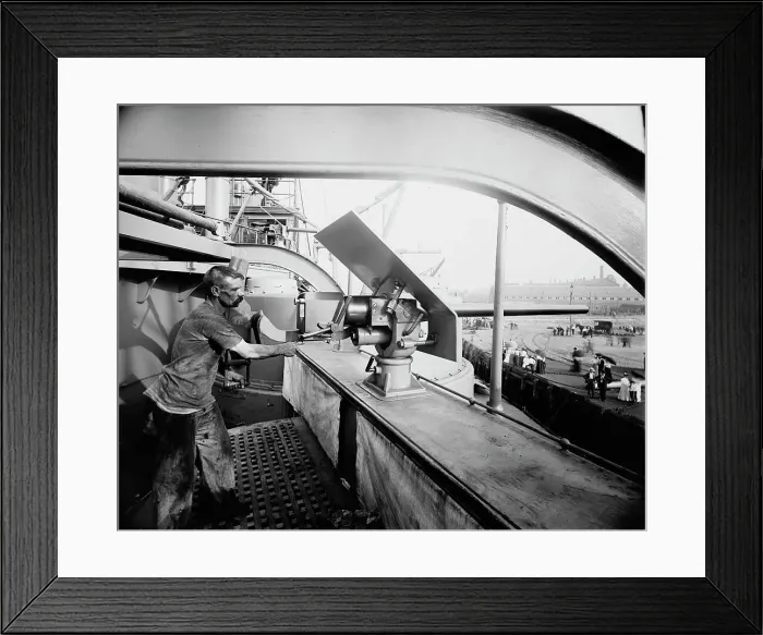 Framed Print : U.S.S. Oregon, 1-pounder and gunner, between 1896 and 1901. Creator: Unknown Framed Print : U.S.S. Oregon, 1-pounder and gunner, between 1896 and 1901. Creator: Unknown