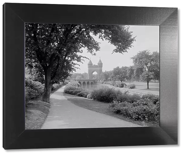 Memorial Arch, Hartford, Ct. c1905. Creator: Unknown