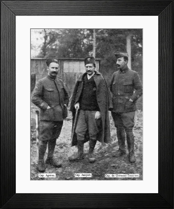 Framed Print : Le trois capitaines des ravins de la Dame et de la Couleuvre, 1916. Creator: Unknown Framed Print : Le trois capitaines des ravins de la Dame et de la Couleuvre, 1916. Creator: Unknown