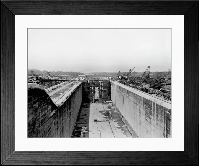 Framed Print : Gatun Lock chamber, Panama Canal, between 1910 and 1914. Creator: Unknown Framed Print : Gatun Lock chamber, Panama Canal, between 1910 and 1914. Creator: Unknown