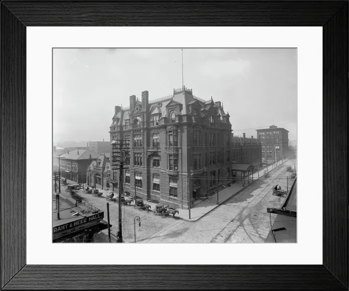 Framed Print : Central Union Station, Cincinnati, Ohio, between 1900 and 1910. Creator: Unknown Framed Print : Central Union Station, Cincinnati, Ohio, between 1900 and 1910. Creator: Unknown