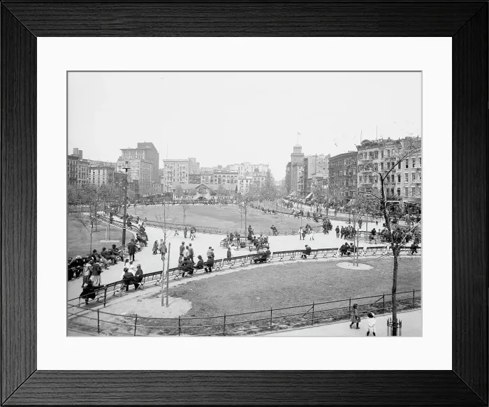 Framed Print : Mulberry Bend, New York, c1905. Creator: Unknown Framed Print : Mulberry Bend, New York, c1905. Creator: Unknown