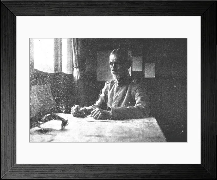 Framed Print : Sur le front Roumain; le general Averesco, qui commandait au debut de la campagne... 1916. Creator: Unknown Framed Print : Sur le front Roumain; le general Averesco, qui commandait au debut de la campagne... 1916. Creator: Unknown