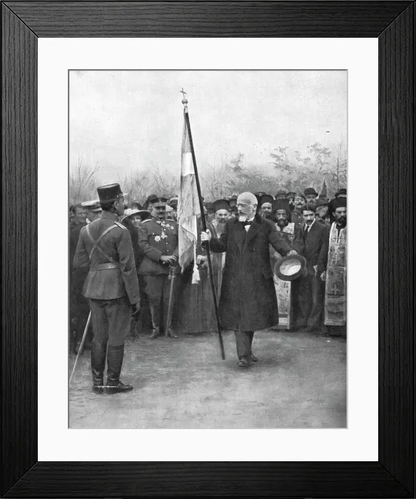 Framed Print : Ceux qui ont releve le drapeau de la Patrie Hellene; M. Venizelos remet au colonel... 1916. Creator: Unknown Framed Print : Ceux qui ont releve le drapeau de la Patrie Hellene; M. Venizelos remet au colonel... 1916. Creator: Unknown