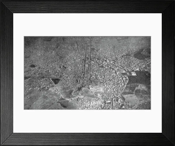 Framed Print : Athenes vue en avion; vue general d'Athenes, prise en avion a une altitude de 1, 800... 1916. Creator: Unknown Framed Print : Athenes vue en avion; vue general d'Athenes, prise en avion a une altitude de 1, 800... 1916. Creator: Unknown