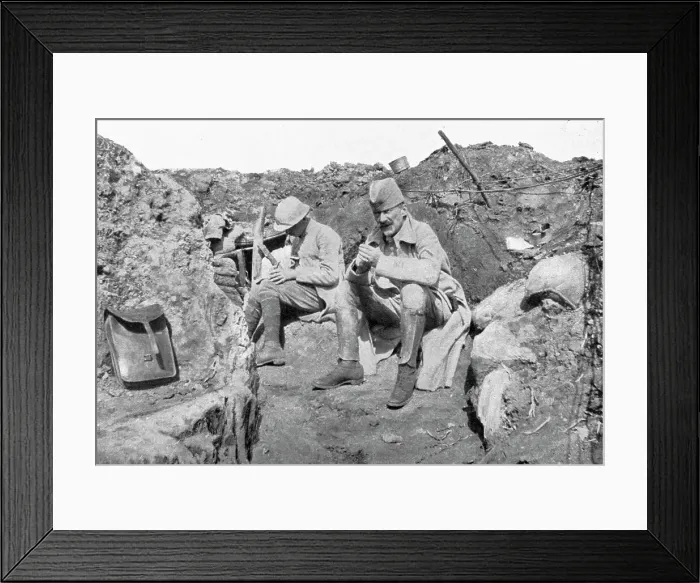 Framed Print : Ceux de Bouchavesnes; le chef de bataillon de Pelacot, dans une tranchee, quelques... 1916. Creator: Unknown Framed Print : Ceux de Bouchavesnes; le chef de bataillon de Pelacot, dans une tranchee, quelques... 1916. Creator: Unknown