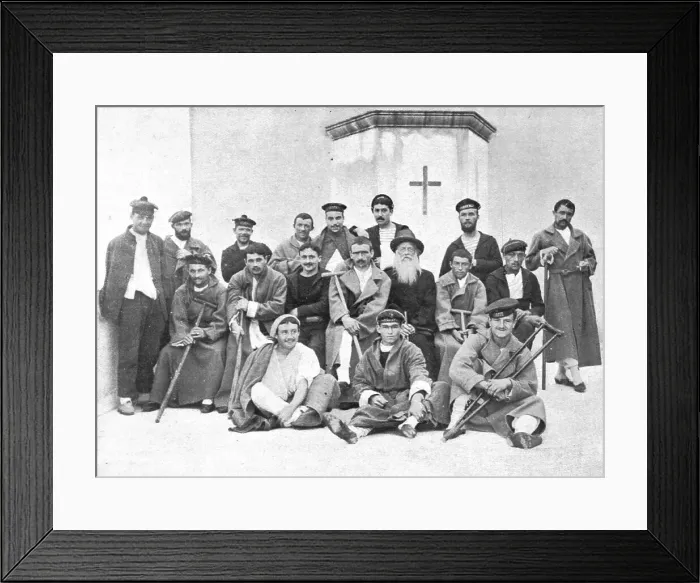 Framed Print : Nos marins blesses pendant les journees des 1er et 2 decembre, en traitement a... 1916. Creator: Unknown Framed Print : Nos marins blesses pendant les journees des 1er et 2 decembre, en traitement a... 1916. Creator: Unknown