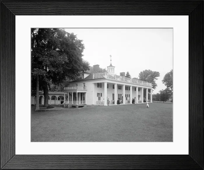 Framed Print : S.W. view of the mansion, Mt. Vernon, Va. between 1900 and 1915. Creator: Unknown Framed Print : S.W. view of the mansion, Mt. Vernon, Va. between 1900 and 1915. Creator: Unknown