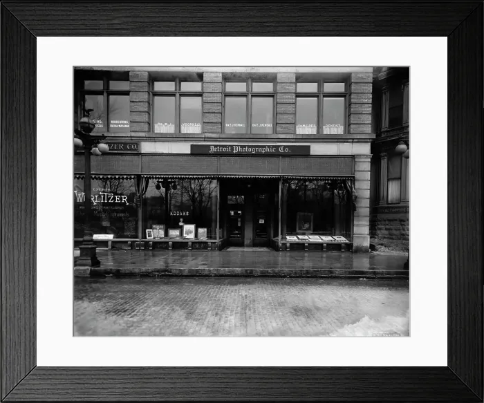 Framed Print : Detroit Photographic Company galleries, Detroit, Mich. between 1905 and 1915. Creator: Unknown Framed Print : Detroit Photographic Company galleries, Detroit, Mich. between 1905 and 1915. Creator: Unknown