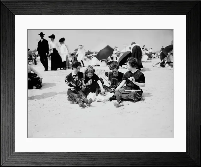 Framed Print : A Hasty lunch, between 1900 and 1905. Creator: Unknown Framed Print : A Hasty lunch, between 1900 and 1905. Creator: Unknown