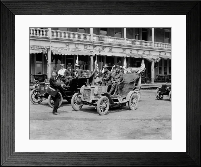 Framed Print : REO Mountaineer, New York to San Francisco and back, between 1900 and 1905. Creator: Unknown Framed Print : REO Mountaineer, New York to San Francisco and back, between 1900 and 1905. Creator: Unknown