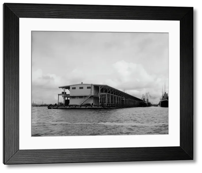 Framed Print : Commandancia Street wharf, Pensacola, Fla. between 1900 and 1905. Creator: Unknown Framed Print : Commandancia Street wharf, Pensacola, Fla. between 1900 and 1905. Creator: Unknown