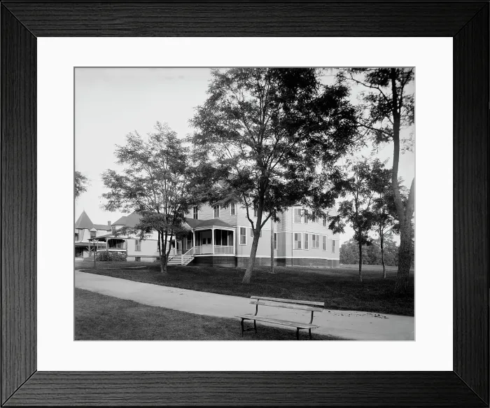 Framed Print : Manhanset Cottage, Shelter Island, N.Y. between 1900 and 1905. Creator: Unknown Framed Print : Manhanset Cottage, Shelter Island, N.Y. between 1900 and 1905. Creator: Unknown