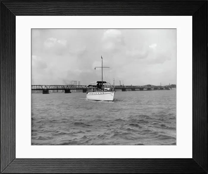 Framed Print : Yacht Althea, bow, between 1907 and 1915. Creator: Unknown Framed Print : Yacht Althea, bow, between 1907 and 1915. Creator: Unknown