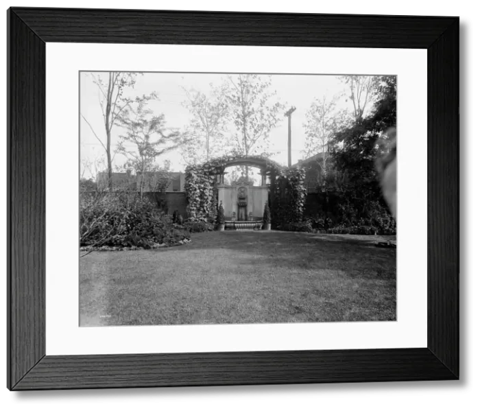 Framed Print : Franklin H. Walker fountain, Detroit, Mich. between 1905 and 1915. Creator: Unknown Framed Print : Franklin H. Walker fountain, Detroit, Mich. between 1905 and 1915. Creator: Unknown