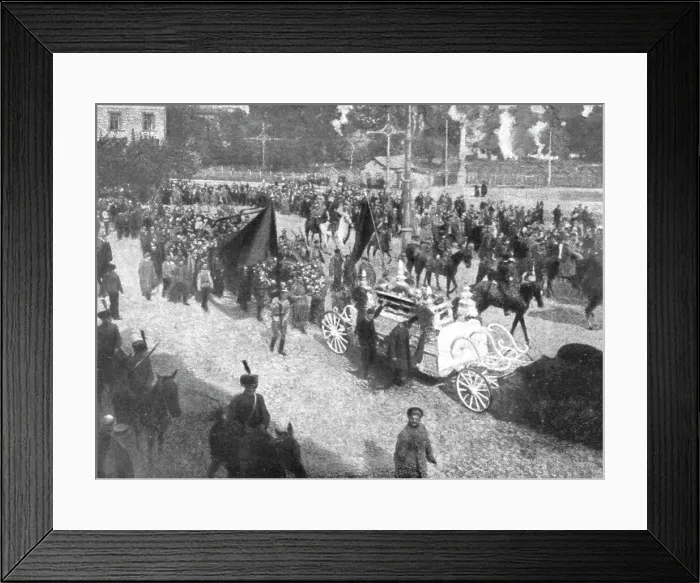 Framed Print : La terreur Rouge; Pompes boicheviques; funerailles du terroriste Ouritzky a Petrograd... 1918. Creator: Unknown Framed Print : La terreur Rouge; Pompes boicheviques; funerailles du terroriste Ouritzky a Petrograd... 1918. Creator: Unknown