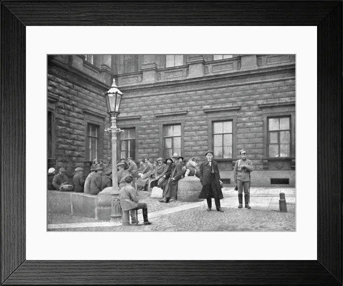 Framed Print : La terreur Rouge; La Bourgeoisie traquee; groupe d'otages arretes par les Rouges devant... 1918 Creator: Robert Vaucher. La terreur Rouge; La Bourgeoisie traquee; groupe d'otages arretes par les Rouges devant Framed Print : La terreur Rouge; La Bourgeoisie traquee; groupe d'otages arretes par les Rouges devant... 1918 Creator: Robert Vaucher. La terreur Rouge; La Bourgeoisie traquee; groupe d'otages arretes par les Rouges devant