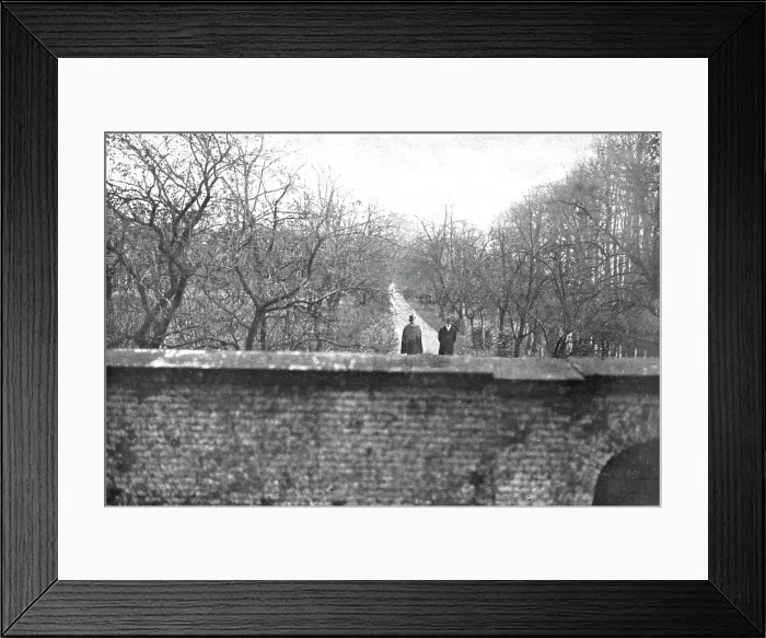 Framed Print : Dechu; Coiffe d'un chapeau tyrolien, une pelerine sur les epaules, l'ex-kaiser, accompagne...1918. Creator: Unknown Framed Print : Dechu; Coiffe d'un chapeau tyrolien, une pelerine sur les epaules, l'ex-kaiser, accompagne...1918. Creator: Unknown