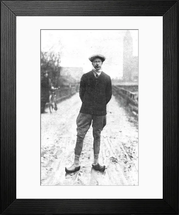 Framed Print : En Exil; Le kronprinz a Oosterland; chausse de sabots, en gilet de chasse, c'est en cette tenue qu Creator: Unknown Framed Print : En Exil; Le kronprinz a Oosterland; chausse de sabots, en gilet de chasse, c'est en cette tenue qu Creator: Unknown
