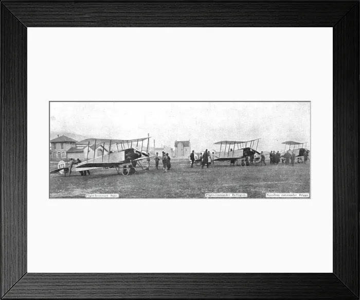 Framed Print : Ceux de l'air et ceux de la route; Un raid Anglais sur Friedrichshafe... 1914. Creator: Unknown Framed Print : Ceux de l'air et ceux de la route; Un raid Anglais sur Friedrichshafe... 1914. Creator: Unknown
