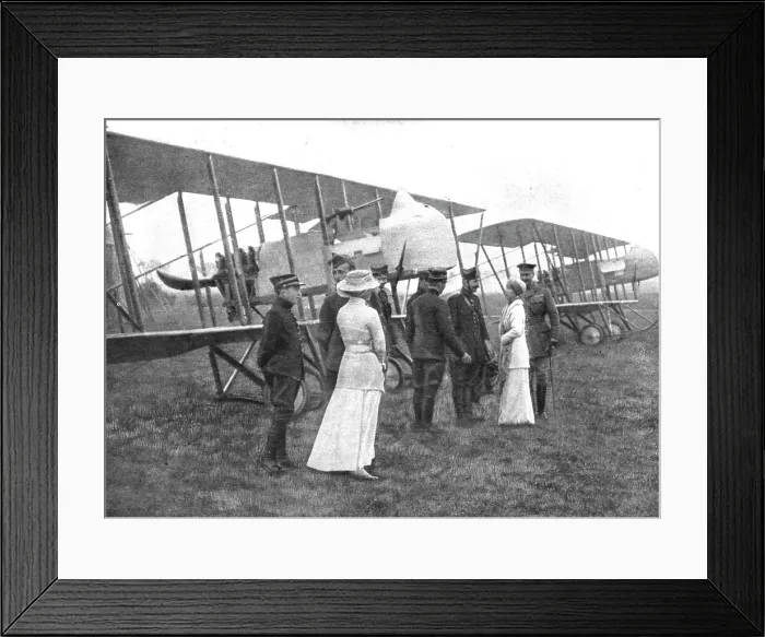 Framed Print : Chez nos allies Belges; Des aviateurs belges recoivent la visite et les felicitations... 1915. Creator: Unknown Framed Print : Chez nos allies Belges; Des aviateurs belges recoivent la visite et les felicitations... 1915. Creator: Unknown