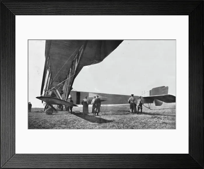 Framed Print : L'aviation Russe; un avion geant Russe du type Ilya Mourometz, 1915. Creator: Unknown. L'aviation Russe; un avion geant Russe du type Ilya Mourometz, 1915. Creator: Unknown Framed Print : L'aviation Russe; un avion geant Russe du type Ilya Mourometz, 1915. Creator: Unknown. L'aviation Russe; un avion geant Russe du type Ilya Mourometz, 1915. Creator: Unknown