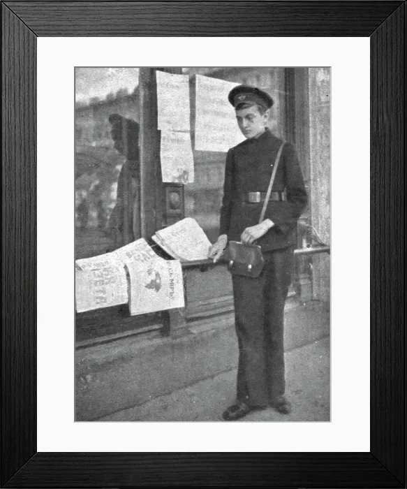 Framed Print : La Fin de Trois Empires; Dans la Russie des Soviets... 1918. Creator: Unknown Framed Print : La Fin de Trois Empires; Dans la Russie des Soviets... 1918. Creator: Unknown