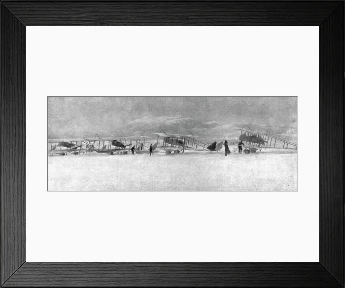 Framed Print : En campagne avec les Serbes; Escadrille francaise de Serbie surprise par une forte chute... 1915. Creator: Unknown Framed Print : En campagne avec les Serbes; Escadrille francaise de Serbie surprise par une forte chute... 1915. Creator: Unknown