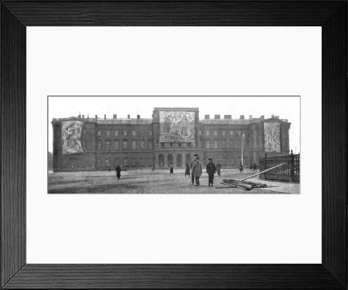Framed Print : La Fin de Trois Empires; Dans la Russie des Soviets... 1918. Creator: Unknown Framed Print : La Fin de Trois Empires; Dans la Russie des Soviets... 1918. Creator: Unknown