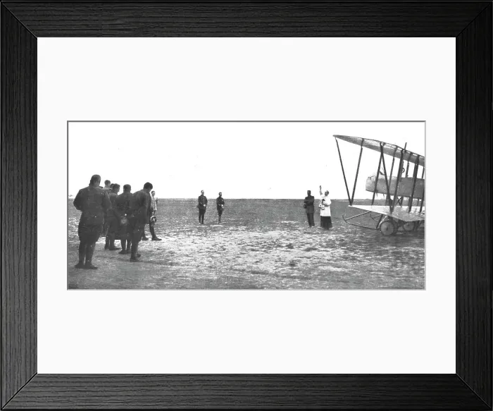 Framed Print : Le bapteme de l Oiseau'; Avant son premier vol au-dessus des lignes ennemies... 1915. Creator: Unknown. Le bapteme de l Oiseau'; Avant son premier vol au-dessus des lignes ennemies... 1915. Creator: Unknown Framed Print : Le bapteme de l Oiseau'; Avant son premier vol au-dessus des lignes ennemies... 1915. Creator: Unknown. Le bapteme de l Oiseau'; Avant son premier vol au-dessus des lignes ennemies... 1915. Creator: Unknown