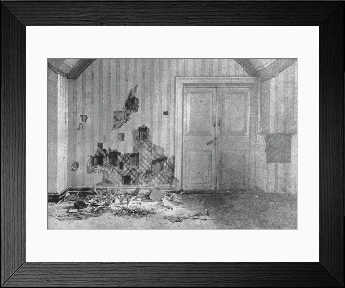 Framed Print : La fin tragique des Romanof; La chambre ou fut massacree la famille imperiale et... 1918. Creator: Unknown Framed Print : La fin tragique des Romanof; La chambre ou fut massacree la famille imperiale et... 1918. Creator: Unknown