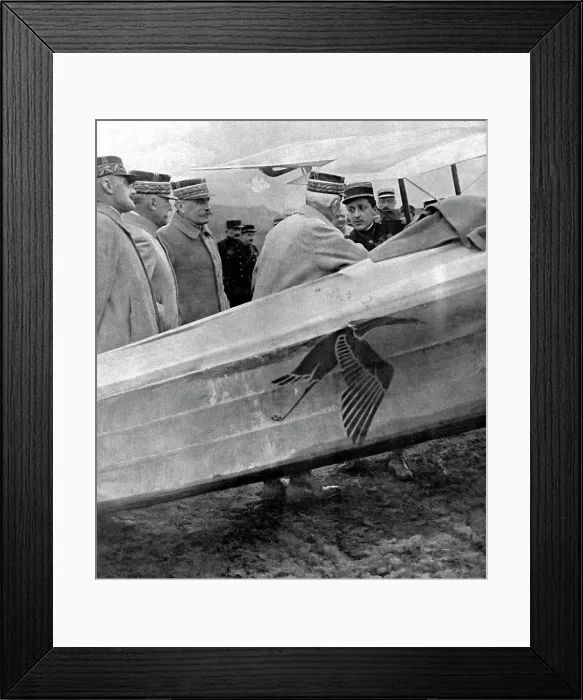 Framed Print : Combat Aerien; Guynemer, Capitaine de la Veille, recoit le 19 fevrier 1917 la visite... 1917. Creator: Unknown Framed Print : Combat Aerien; Guynemer, Capitaine de la Veille, recoit le 19 fevrier 1917 la visite... 1917. Creator: Unknown