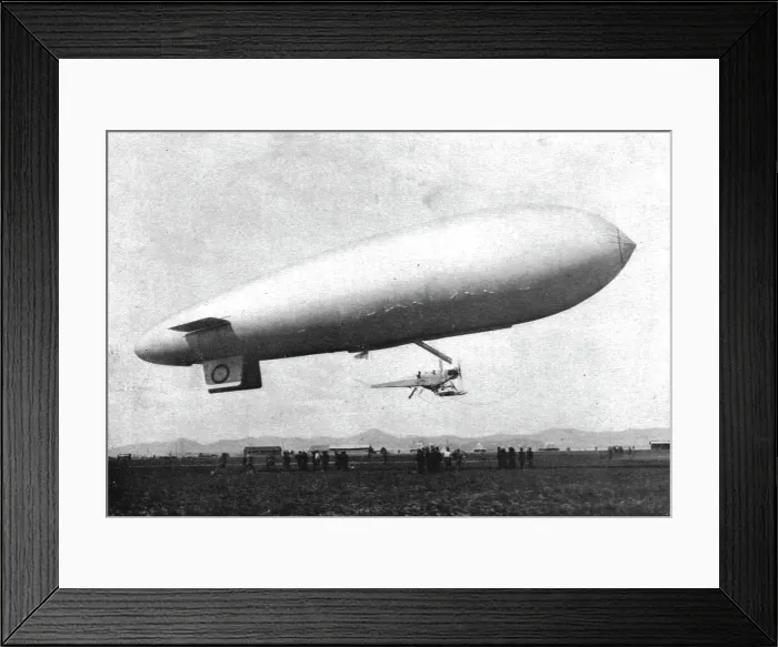 Framed Print : Combat Aerien; Parmi les forces alliees aerienes; un dirigeable de marine quittant le...1918. Creator: Underwood & Underwood. Combat Aerien; Parmi les forces alliees aerienes; un dirigeable de marine quittant le...1918 Framed Print : Combat Aerien; Parmi les forces alliees aerienes; un dirigeable de marine quittant le...1918. Creator: Underwood & Underwood. Combat Aerien; Parmi les forces alliees aerienes; un dirigeable de marine quittant le...1918
