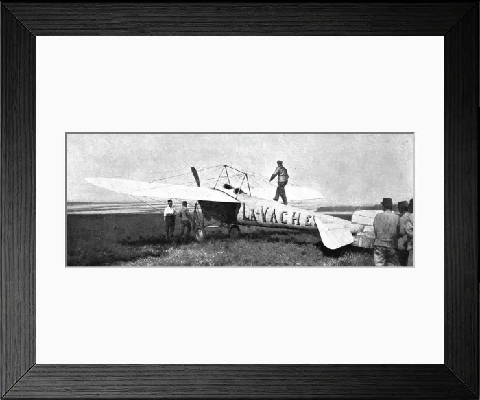 Framed Print : Combat Aerien; Deux poilus de l'air; Le monoplan de Vedrines; a gauche, Vendrines... 1918. Creator: Unknown. Combat Aerien; Deux poilus de l'air; Le monoplan de Vedrines; a gauche, Vendrines... 1918. Creator: Unknown Framed Print : Combat Aerien; Deux poilus de l'air; Le monoplan de Vedrines; a gauche, Vendrines... 1918. Creator: Unknown. Combat Aerien; Deux poilus de l'air; Le monoplan de Vedrines; a gauche, Vendrines... 1918. Creator: Unknown