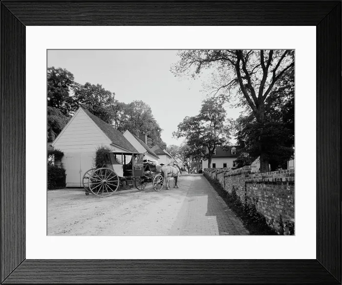 Framed Print : The Old English coach at Mt. Vernon, between 1900 and 1920. Creator: Unknown Framed Print : The Old English coach at Mt. Vernon, between 1900 and 1920. Creator: Unknown