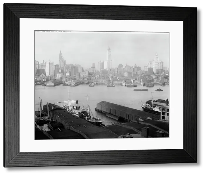 Framed Print : New York skyline from Brooklyn, between 1900 and 1920. Creator: Unknown Framed Print : New York skyline from Brooklyn, between 1900 and 1920. Creator: Unknown