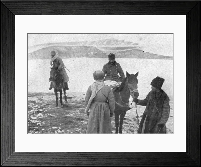 Framed Print : Sur la route de Trebizonde; L'interrogatoire d'officier turc prisonnier qui, les... 1916 (1924) Creator: Unknown Framed Print : Sur la route de Trebizonde; L'interrogatoire d'officier turc prisonnier qui, les... 1916 (1924) Creator: Unknown