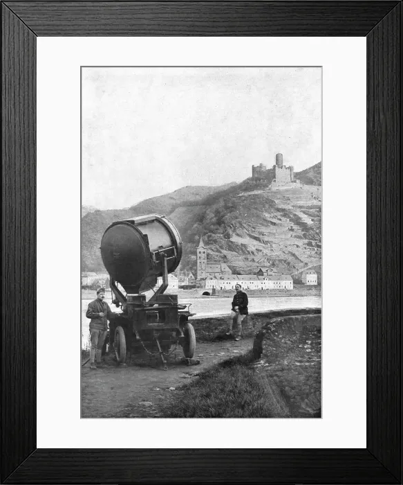 Framed Print : La Paix Victorieuse; La Garde au Rhin: Pour la garde nocturne: projecteyr francais sur... Creator: Unknown Framed Print : La Paix Victorieuse; La Garde au Rhin: Pour la garde nocturne: projecteyr francais sur... Creator: Unknown